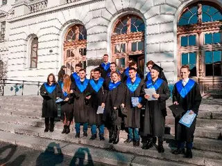 Оренда випускних мантій в Україні. БЕЗКОШТОВНА доставка. Мантії магістра. Прокат Мantii.in.ua — фото 3