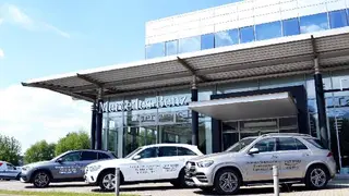 Автоцентр Mercedes-Benz на Городоцькій — фото