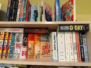 Книгарня Welcome 21st century bookstore (іноземна література) — фото 5