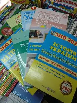 Книги і канцтовари — фото 3