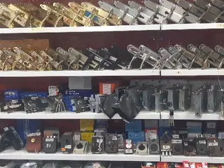 Магазин замки сантехніка "У дяді Феді" — фото