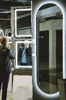 StudioGlass - Львівська Фабрика Дзеркал фірмовий магазин в ТЦ "Три Слони" м. Львів — фото
