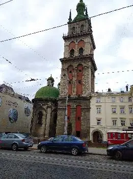 Успенська церква, вежа Корнякта і каплиця трьох Святителів ПЦУ — фото