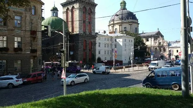 Успенська церква, вежа Корнякта і каплиця трьох Святителів ПЦУ — фото 2