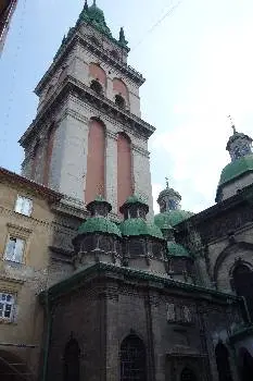 Успенська церква, вежа Корнякта і каплиця трьох Святителів ПЦУ — фото 4
