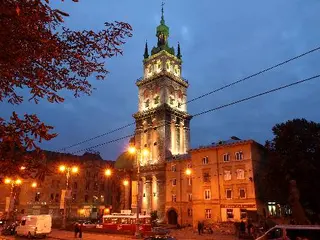 Успенська церква, вежа Корнякта і каплиця трьох Святителів ПЦУ — фото 5