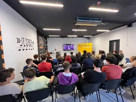 Загальноосвiтня школа IT Step School Львів (ТОЦ Fabrik) — фото 4