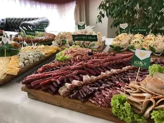 Весільний торт, флористики "Wedding & Catering" — фото