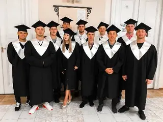 Прокат випускних мантій у Івано-Франківську — фото