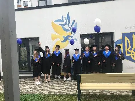 Прокат випускних мантій у Івано-Франківську — фото 3