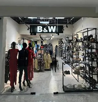 B&W Магазин жіночого одягу та взуття — фото