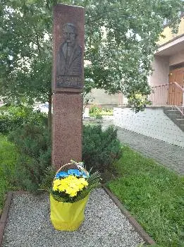 Читальний зал центральної міської бібліотеки — фото 3