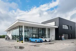 Автосалон BMW "Арія Моторс" — фото