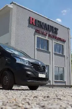 Магазин автозапчастин Renault — фото