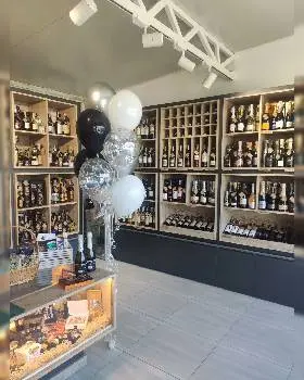 Wine магазин елітних напоїв — фото 2