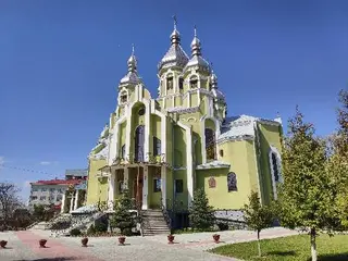 Церква Успення Пресвятої Богородиці з нижнім храмом святого Андрія Первозванного ПЦУ — фото