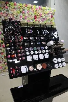 Beauty centre AVON (Б'юті центр Ейвон) - магазин (салон) косметики — фото