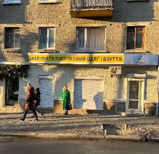 ДИТЯЧИЙ ТА ПІДЛІТКОВИЙ ОДЯГ І ВЗУТТЯ BEE JUNIORS — фото