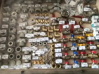 "Світ Інструменту" - Ручний інструмент, шурупи, болти, господарські товари — фото 3