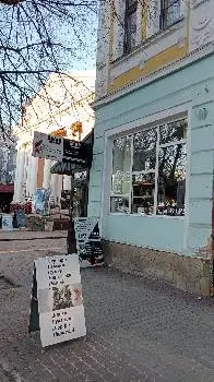 Окуляри бренди.Парасолі.Гаманці, ремені, сумки.Бейси та шапки. — фото