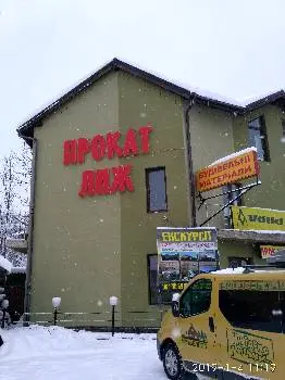 Прокат лиж і сноубордів — фото