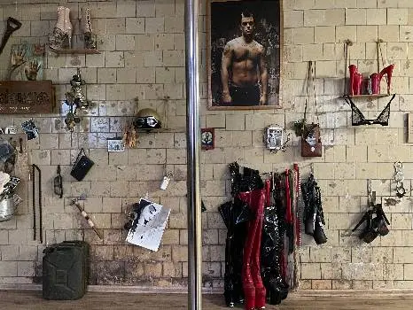 Custom pole dance Garage — фото 3