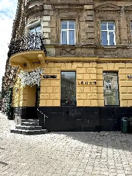 LEMAN Showroom Шоурум одягу, сумок та аксесуарів — фото