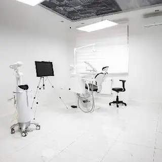 Cтоматологічна клініка - Royal Dental — фото