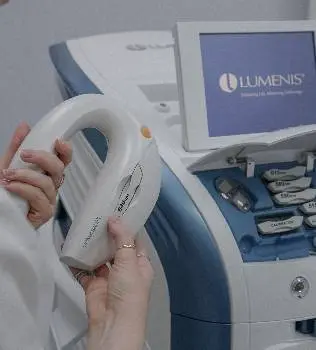 Смас ліфтинг Ulthera, контурна пластика, чистка обличчя Hydrafacial та фототерапія IPL у Renaissance Clinique — фото 4