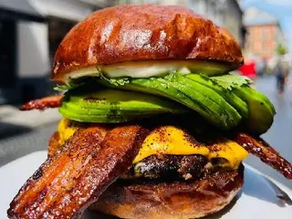 Epic Cheeseburger Cafe — фото 3