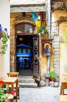 Під синьою фляжкою — фото 3