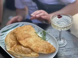 Чотири Чебуреки Prosecco Bar — фото 4