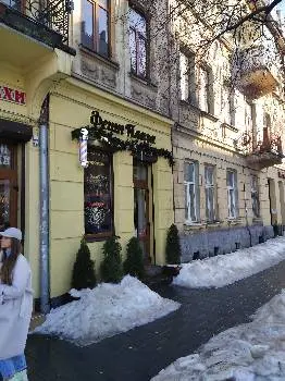 Фешн Плаза : Чоловічі костюми та взуття & Барбершоп — фото
