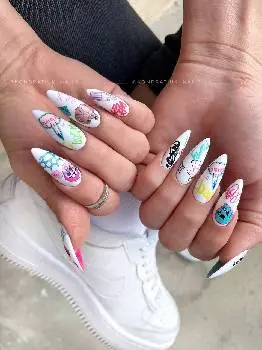 Мережа студій манікюру Kondratiuk_nails — фото