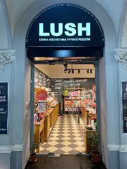 LUSH - свіжа косметика ручної роботи — фото