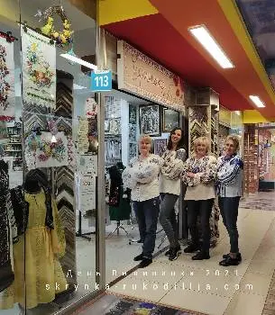 "Скринька. Товари для вишивки бісером та нитками" — фото