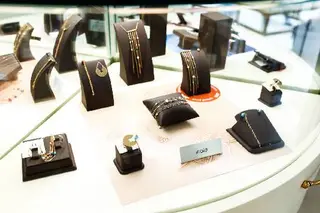 Магазин ювелирных изделий SOVA Jewelry House. Стильные украшения из золота и серебра — фото